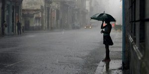 Απαραίτητη η ομπρέλα την Κυριακή -Καταιγίδες και λασποβροχή 