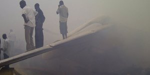 Βάλη στους κινητήρες είχε το αεροπλάνο-τάφος για 153 ανθρώπους