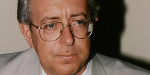 Το ΠΑΣΟΚ καταγγέλλει: Ο ΣΥΡΙΖΑ έχει στο ευρωψηφοδέλτιό του τον συνταγματολόγο τη