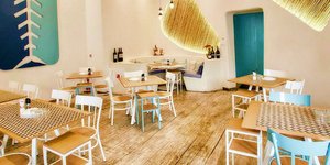 Kυκλαδίτικος αέρας στο κέντρο της Αθήνας/ Φωτογραφία: Αιόλου 68