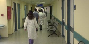 Την συνέλαβαν μετά το χειρουργείο γιατί δεν είχε άδεια παραμονής