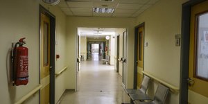 43 άτομα νοσηλεύονται ακόμη (Φωτογραφία αρχείου: EUROKINISSI/ΓΙΑΝΝΗΣ ΠΑΝΑΓΟΠΟΥΛΟΣ)