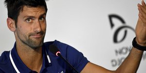 Ο Τζόκοβιτς έχει ακόμη πρόβλημα στον αγκώνα (Φωτογραφία: AP/ Andrej Isakovic)
