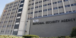 Αποκάλυψη Spiegel: Οι μυστικές υπηρεσίες των ΗΠΑ είχαν στήσει αφτί ακόμη και 