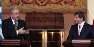 Αυστηρή προειδοποίηση Αβραμόπουλου σε Νταβούτογλου: Ούτε να περνά από το μυαλό σ