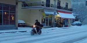 Διανομέας φαγητού στο χιόνι / Φωτογραφία: Facebook