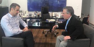 Ο πρόεδρος της ΝΔ Κυριάκος Μητσοτάκης με τον Αργύρη Ντινόπουλο