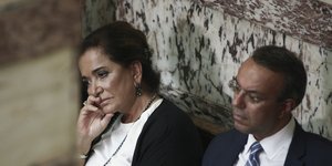 Επέμβαση στο γόνατο θα πραγματοποιήσει στο εξωτερικό η Ντόρα Μπακογιάννη- φωτογραφία sooc.gr