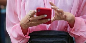 Street style εμφάνιση/ Φωτογραφία: Shutterstock