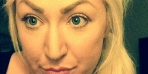 H ξανθιά με τα τατουάζ από το Τέξας