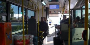 Επιβάτες σε λεωφορείο (Φωτο αρχείου: eurokinissi)