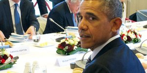 Παρά την ένταση ο Ομπάμα παραμένει πάντα ευγενής: Θα έσωζα τον Πούτιν εάν πνιγότ