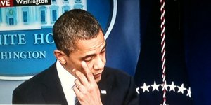 Τα κροκοδείλια δάκρυα του Ομπάμα για το μακελειό στο Κονέκτικατ [βίντεο]