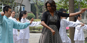 Η Μισέλ Ομπάμα μυείται στο Τάι Τσι και ξετρελαίνει τους Κινέζους [εικόνες +βίντε