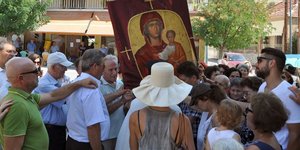 Η εικόνα μεταφερομένη στις πλάτες των πιστών
