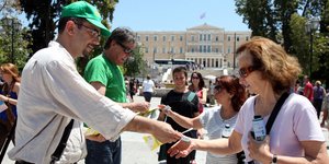 Εισιτήρια αστικών συγκοινωνιών μοίρασαν σε πολίτες οι Οικολόγοι Πράσινοι