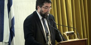 Ο Βασίλης Οικονόμου (Φωτογραφία: EUROKINISSI/ ΧΡΗΣΤΟΣ ΜΠΟΝΗΣ)