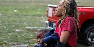 Συγκλονιστικά βίντεο από τον ανεμοστρόβιλο φονιά που σκόρπισε το θάνατο στην Οκ