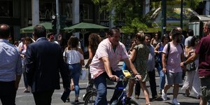 πολίτες στην Αθήνα/Φωτογραφία: SOOC