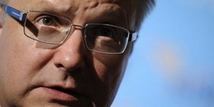 Όλι Ρεν: Η Ελλάδα μπορεί να πάρει τη δόση τον Νοέμβριο