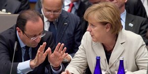 Οι Βρυξέλλες τραβούν το αυτί του Ολάντ για τον κατώτερο μισθό