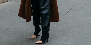 Γυναίκα ποζάρει στον φακό/Φωτογραφία Instagram @stylesightworldwide