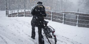 Σφοδρές χιονοπτώσεις στην Ολλανδία (Φωτογραφία: AP/ Peter Dejong)