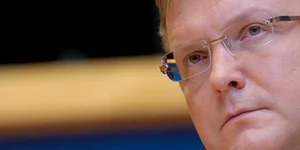 Ρεν: Να μπουν κανόνες στο «κούρεμα» των προβληματικών τραπεζών