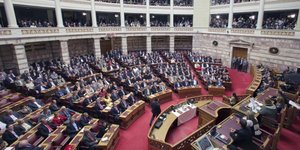 Δεν βρίσκουν τον βουλευτή με το ένα εκατομμύριο στα πόθεν έσχες