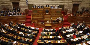 Aρχισε η συζήτηση στη Βουλή-Τα μεσάνυχτα η ψηφοφορία για το πολυνομοσχέδιο