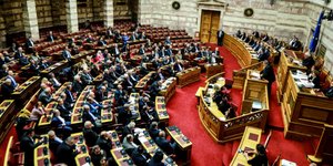 Στην Βουλή η Συμφωνία των Πρεσπών. Φωτογραφία: Eurokinissi