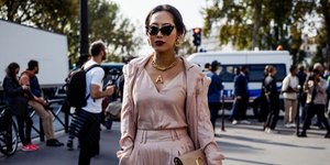 Μια street style σταρ ποζάρει στο φακό/ Φωτογραφία: Shutterstock