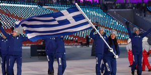 Φωτογραφία: AP- Η ελληνική αποστολή πρώτη στην έναρξη των Χειμερινών ΟΛυμπιακών Αγώνων 