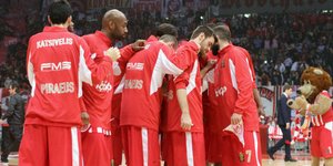 Απίστευτο παιχνίδι στο ΣΕΦ: Ο Ολυμπιακός νίκησε τον Παναθηναϊκό 68-65 στο τελευτ