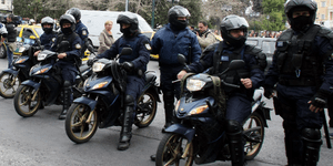 Καταγγελία από το Πανεπιστήμιο Αθηνών: Αστυνομικοί κακοποίησαν Καναδό καλλιτέχνη