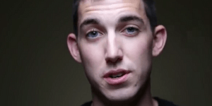 Συγκλονιστικό βίντεο: Ομολόγησε δημόσια πως σκότωσε έναν άνθρωπο επειδή οδηγούσε