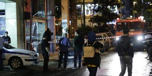 επίθεση στο ΑΤ Ομόνοιας/Φωτογραφία: Eurokinissi