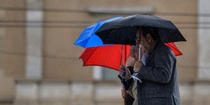 Βροχερή και η σημερινή ημέρα /Φωτογραφία: Intime News