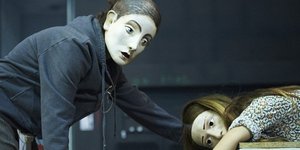 Ξωτικά και εραστές «πλημμύρισαν» το Σάββατο το σταθμό του Μετρό στο Σύνταγμα