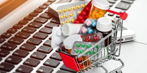 Λόγω Black Friday ο τζίρος στα online φαρμακεία αυξήθηκε ως και 375%-Φωτογραφία: shutterstock