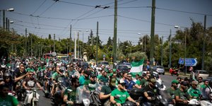 Επίθεση οπαδών του ΠΑΟ σε διμοιρία των ΜΑΤ (Φωτογραφία: ΣΤΕΛΙΟΣ ΜΙΣΙΝΑΣ / EUROKINISSI)