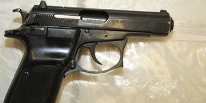 Εντόπισαν το όπλο που άρπαξαν χθες από άνδρα της αντιτρομοκρατικής