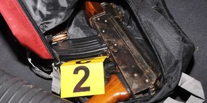 Ολος ο οπλισμός που βρέθηκε στο αυτοκίνητο στα Εξάρχεια [εικόνες]