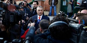 Φωτογραφία: Εφημερίδα ανακοίνωσε την αναστολή της μετά την συντριπτική νίκη Ορμπάν/AP