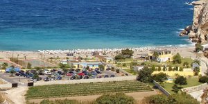 Οι Αθηναίοι «ματώνουν» για μια βουτιά: Πόσο κοστίζει το μπάνιο στις οργανωμένες
