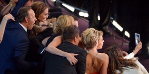 Μπες και εσύ στη selfie του Χόλιγουντ -Πώς μπορεί ο καθένας να ποζάρει δίπλα στο