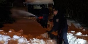 Χιόνι ενός ολόκληρου χειμώνα είχε συσσωρευτεί στην είσοδο του σπιτιού (Φωτογραφία: Τwitter/Ottawa Police Service)