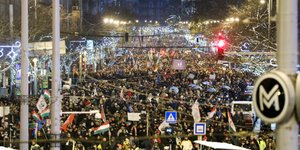 Διαδήλωση κατά του Ορμπαν στην Ουγγαρία (Φωτογραφία: Balazs Mohai/MTI via AP)