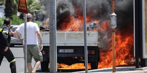 Φωτιά στην Ποσειδόνως/ Φωτογραφία: Eurokinissi