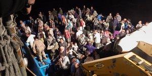 Τα ΟΥΚ στη Λιβύη: Καρέ καρέ η κινηματογραφική αποστολή διάσωσης των εγκλωβισμένω